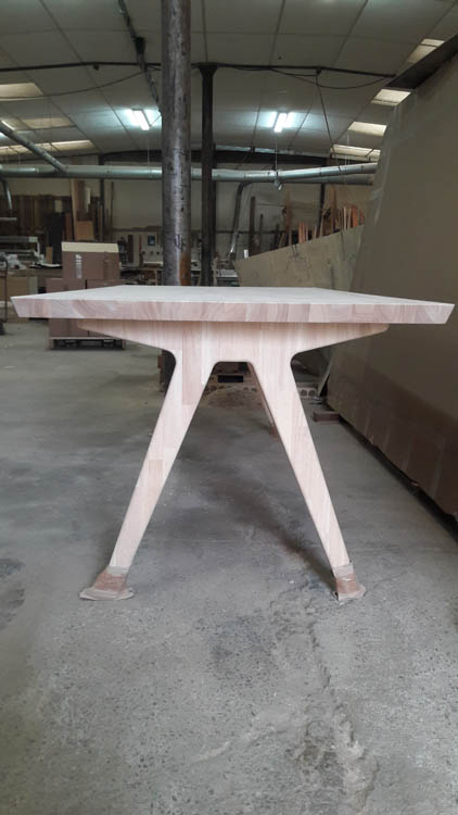 UTB - table pied